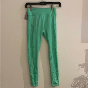 GYMSHARK MOVE LEGGINGS- sour pistachio